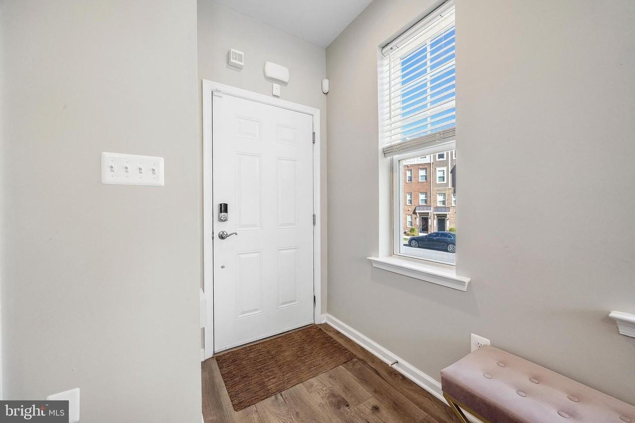 3729 Silver View Ln - Photo 4 of 48