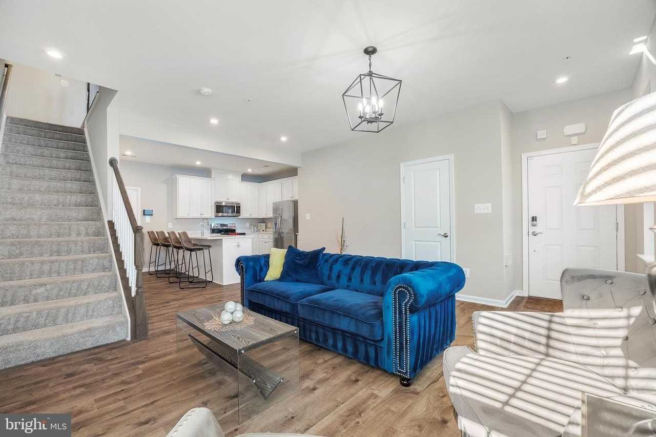 3729 Silver View Ln - Photo 7 of 48