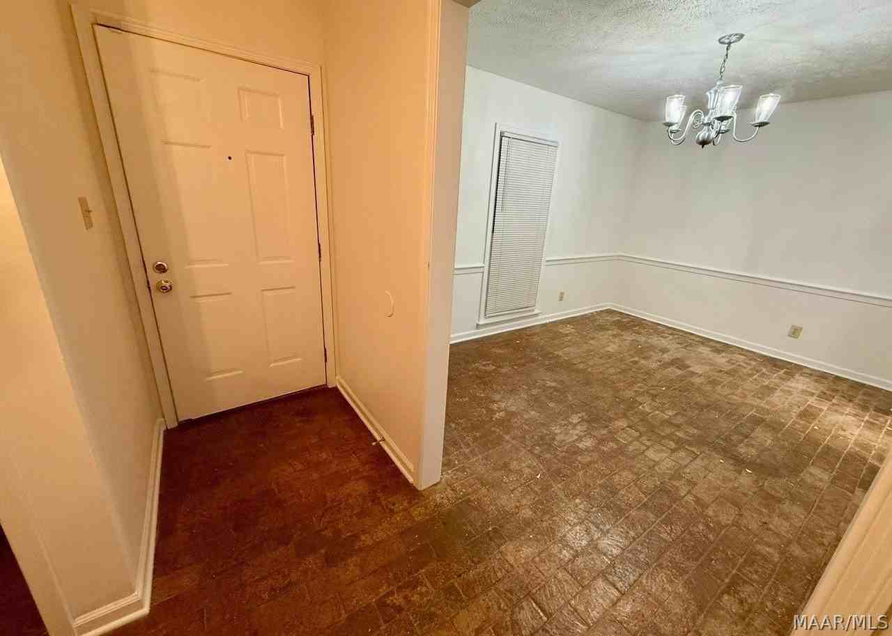 2066 Rexford Rd - Photo 4 of 14