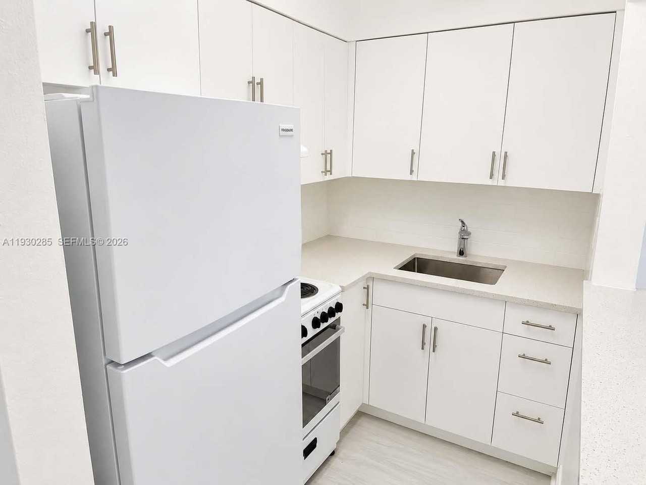 749 Se 15th St #10 - Photo 2 of 13