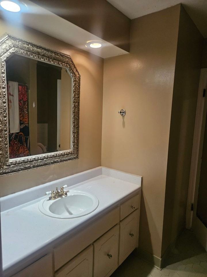 5733 Ackerman Ave - Photo 4 of 10