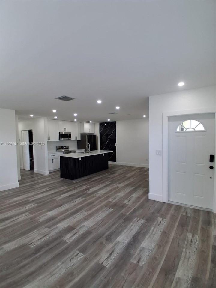 2600 Nw 108th St - Photo 3 of 38