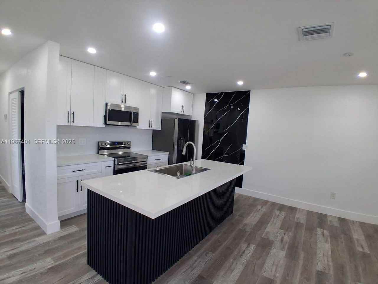 2600 Nw 108th St - Photo 5 of 38