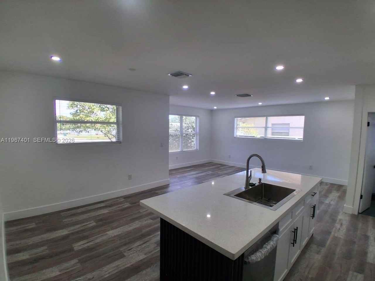 2600 Nw 108th St - Photo 6 of 38
