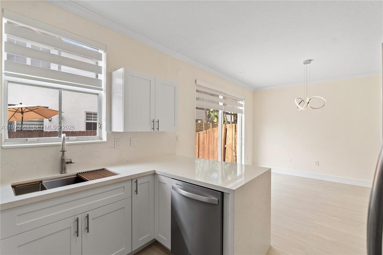11476 Nw 77th Ln - Photo 5 of 50