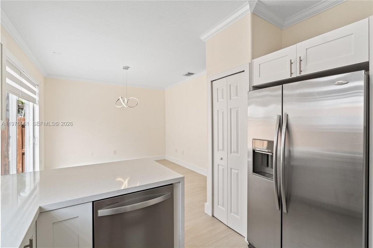 11476 Nw 77th Ln - Photo 6 of 50