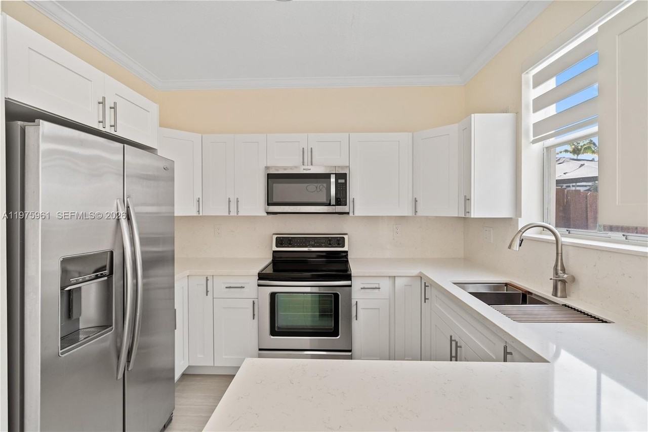 11476 Nw 77th Ln - Photo 7 of 50