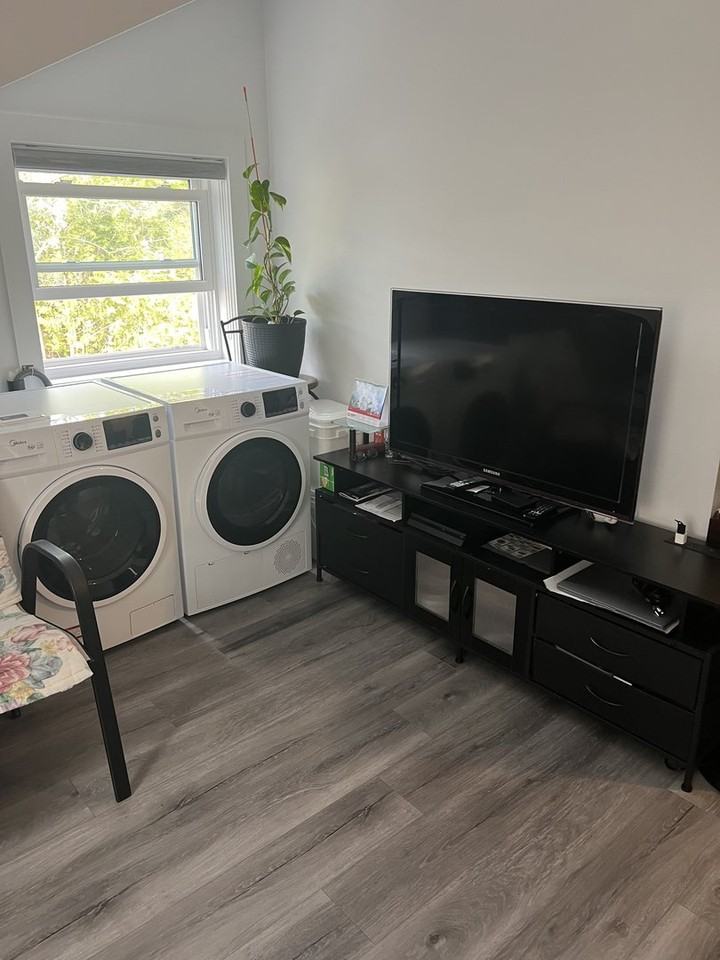 203 Colborne St - Photo 3 of 12