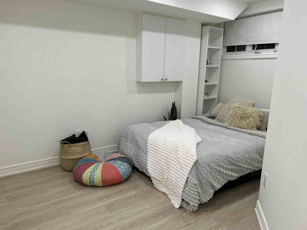 910 Saint Clarens Ave - Photo 7 of 7