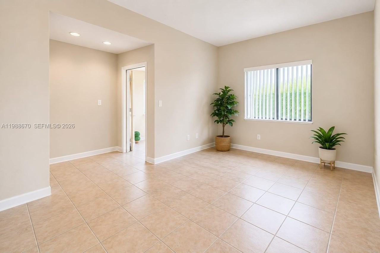 1020 Sw 111th Ave - Photo 2 of 3