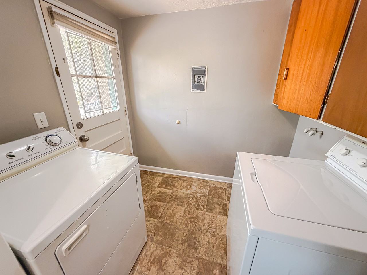 1921 Hugur Ave #1 - Photo 3 of 10