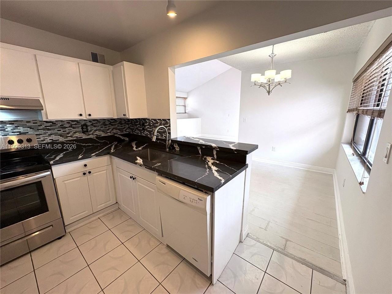 685 W Park Dr #206-11 - Photo 7 of 38