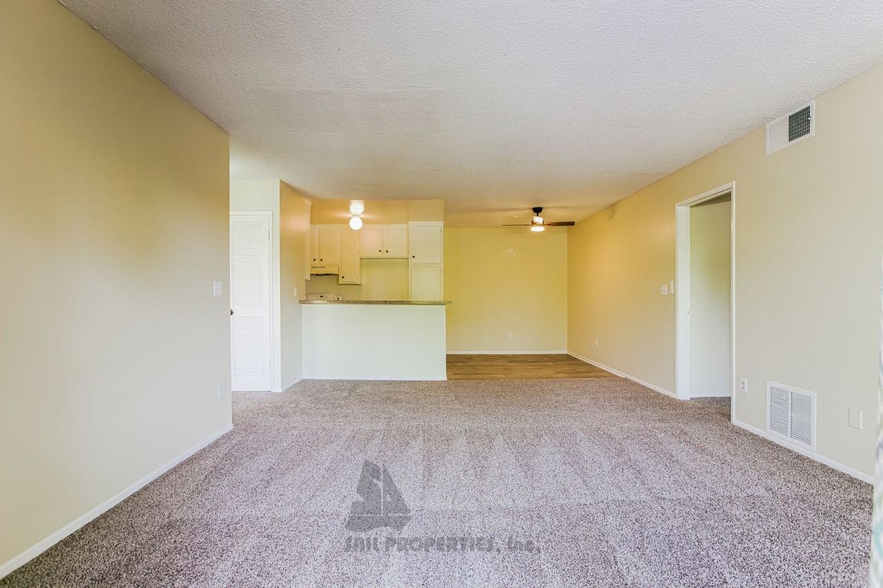 2501 W Sunflower Ave #E11 - Photo 3 of 16