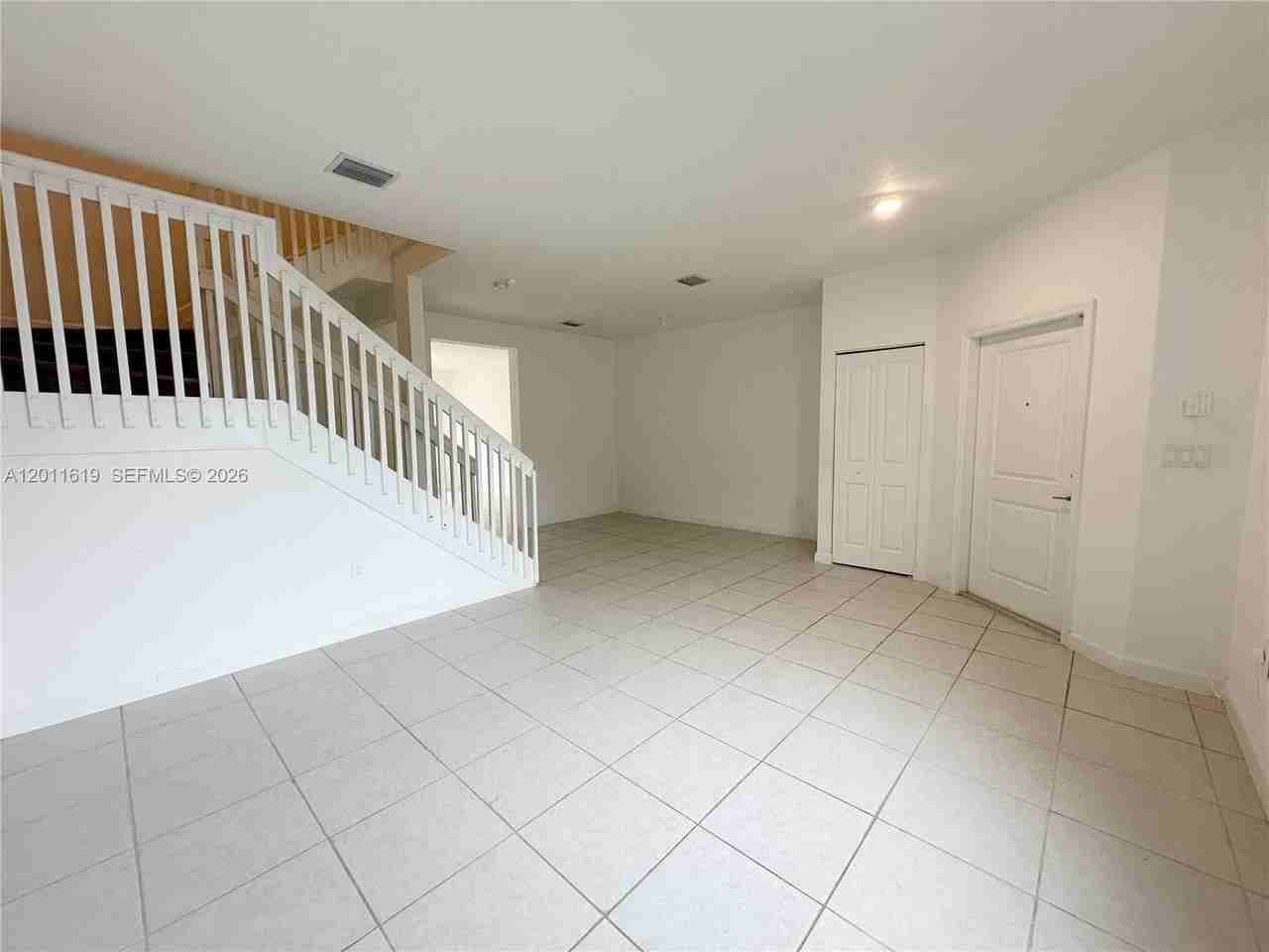 1684 Se 26th Ter #1684 - Photo 3 of 23