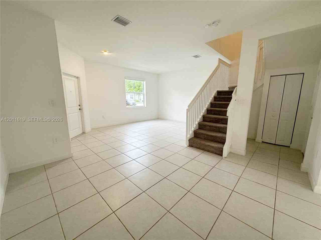 1684 Se 26th Ter #1684 - Photo 4 of 23