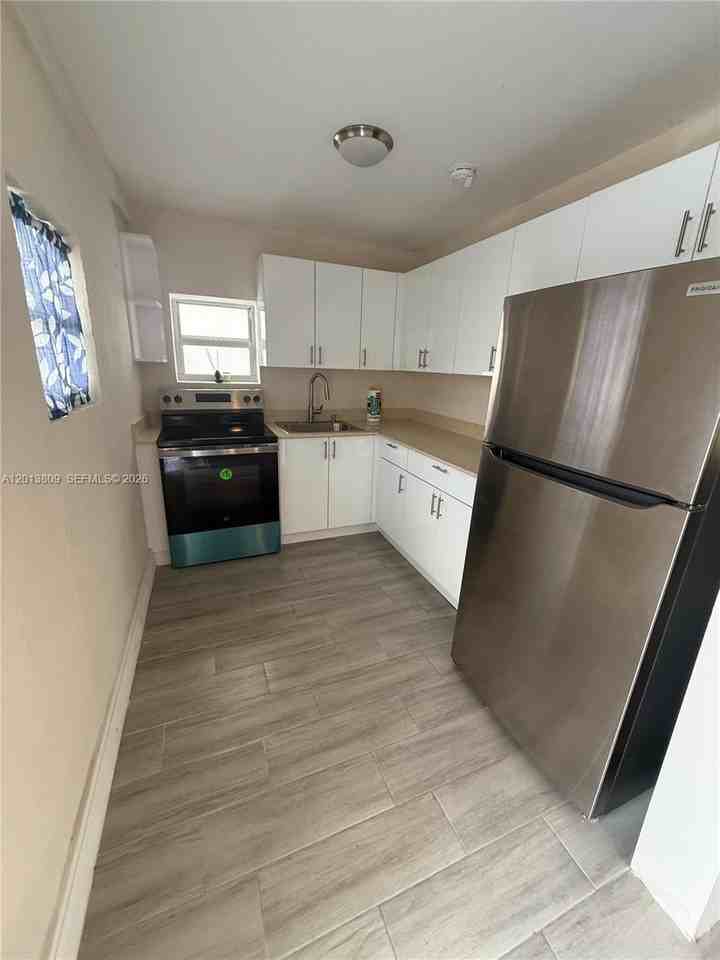 613 Nw 15th Ave #1E - Photo 5 of 6
