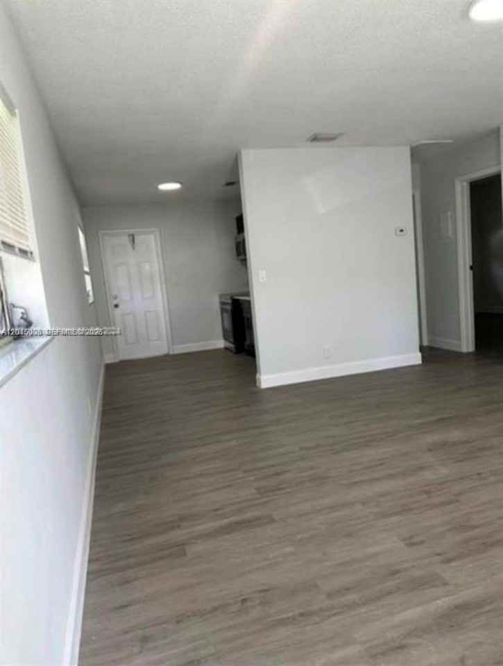 4141 Sw 20th St #2 - Photo 6 of 7