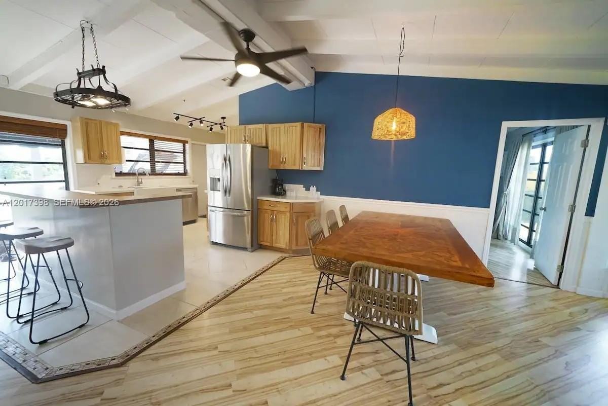 2518 Gulfstream Ln - Photo 2 of 35