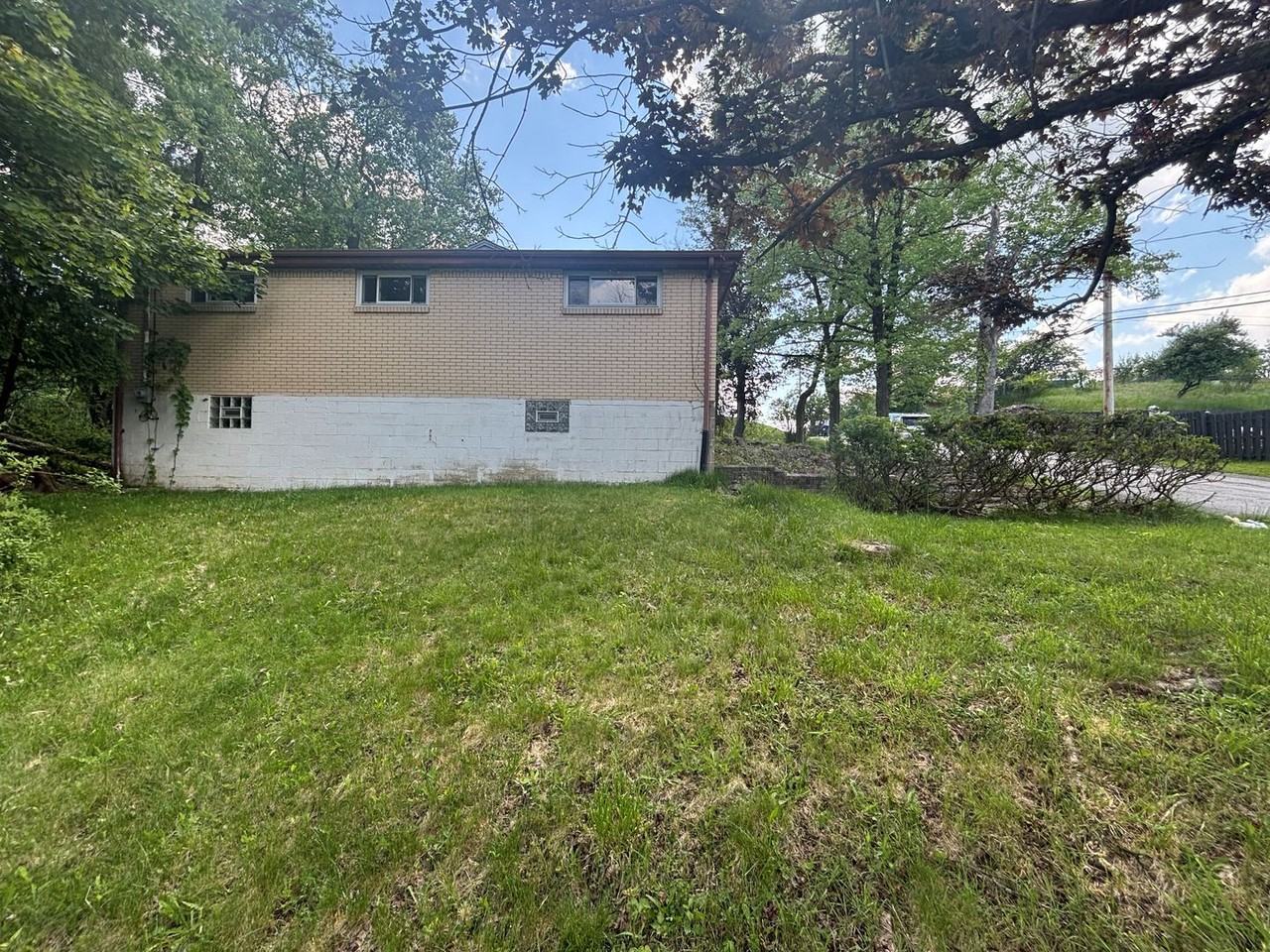 251 Selvin Dr - Photo 4 of 30
