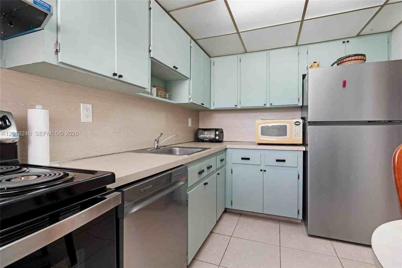 1740 Jefferson Ave #8 - Photo 3 of 28