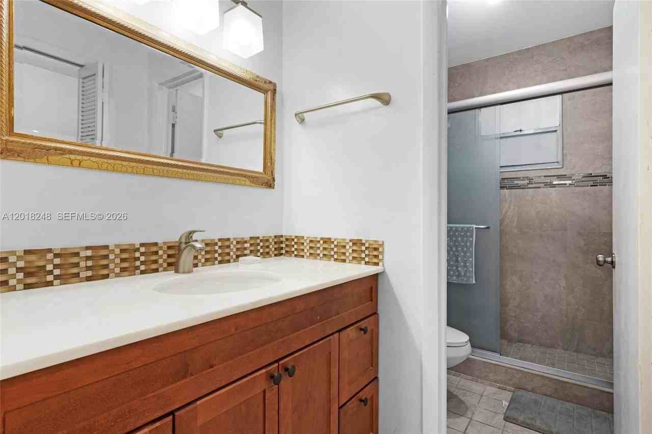 1740 Jefferson Ave #8 - Photo 7 of 28