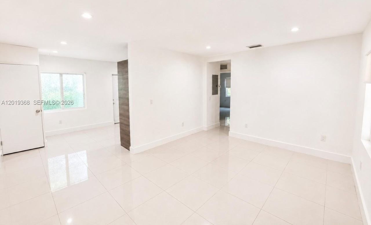 542 Ne 67th St #542 - Photo 5 of 8