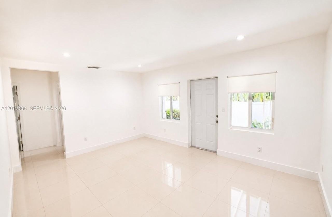 542 Ne 67th St #542 - Photo 6 of 8