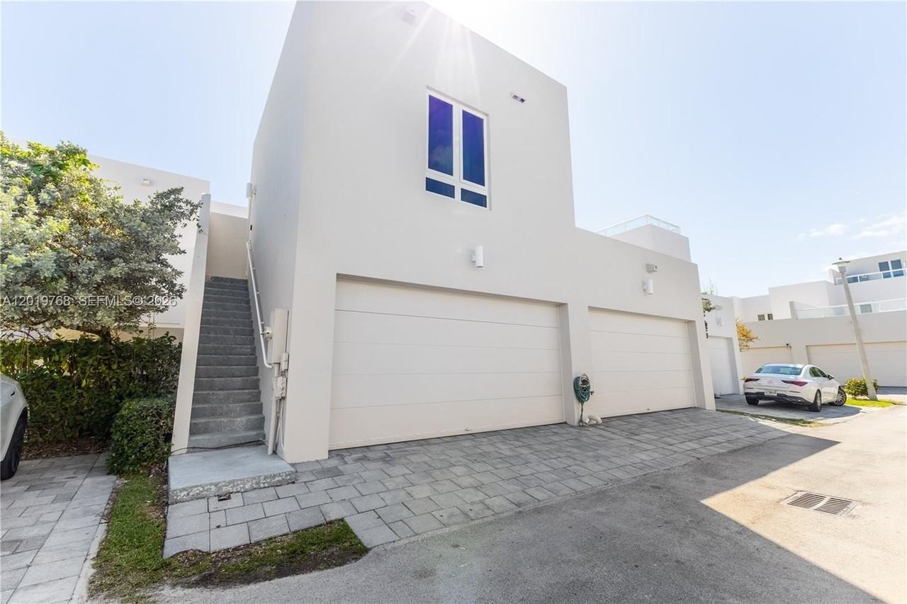 6440 Nw 103rd Psge #REAR - Photo 2 of 31