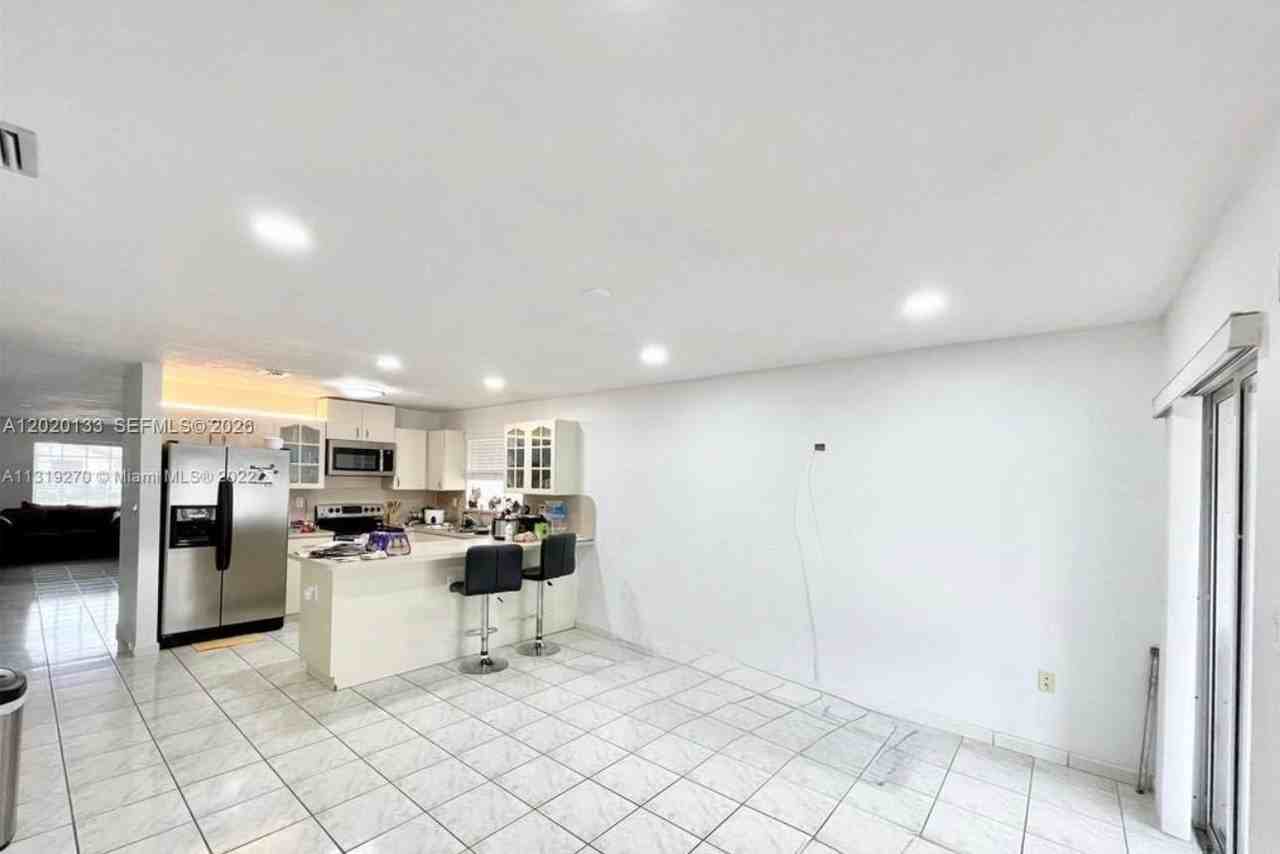 14985 Sw 58th St - Photo 4 of 15