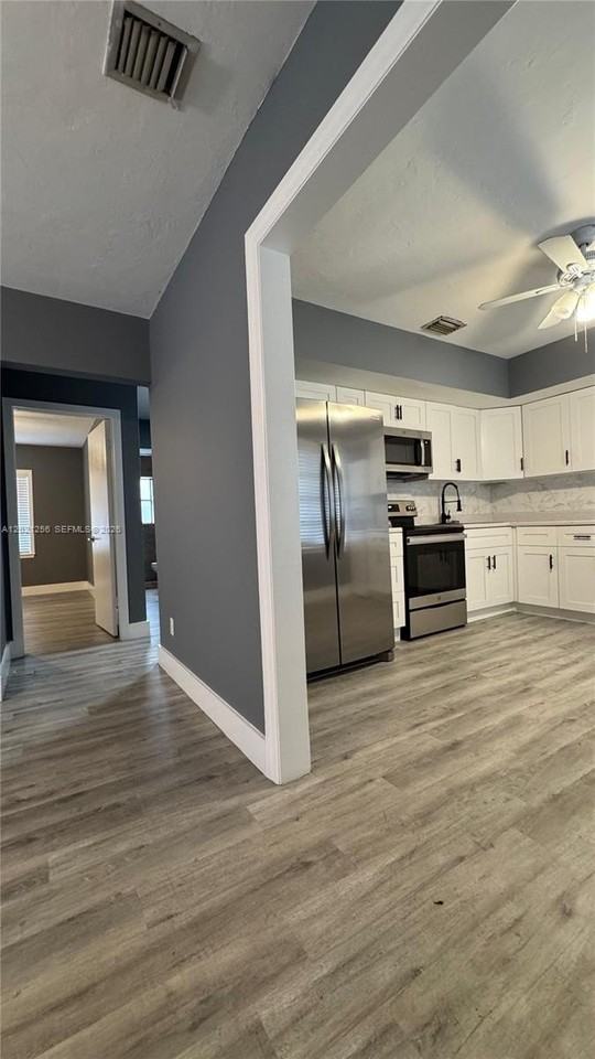820 Se 12th St #1 - Photo 2 of 10