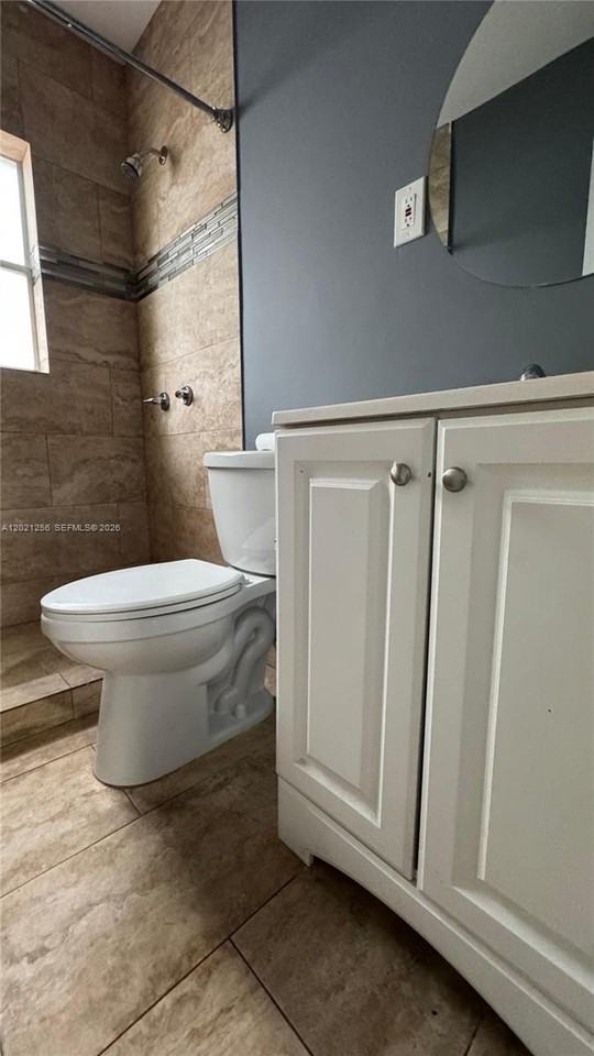 820 Se 12th St #1 - Photo 5 of 10
