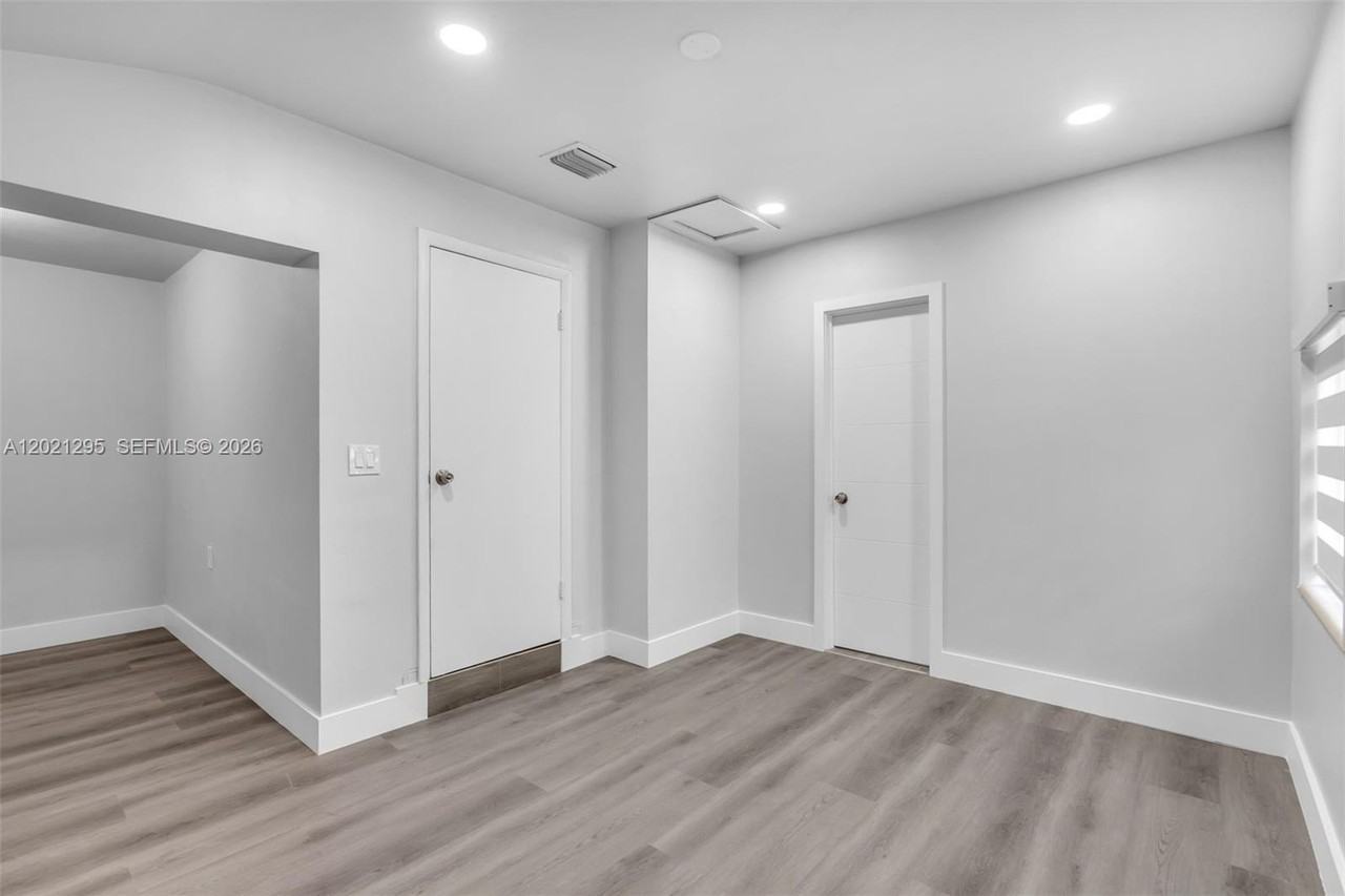 648 South Dr - Photo 6 of 23