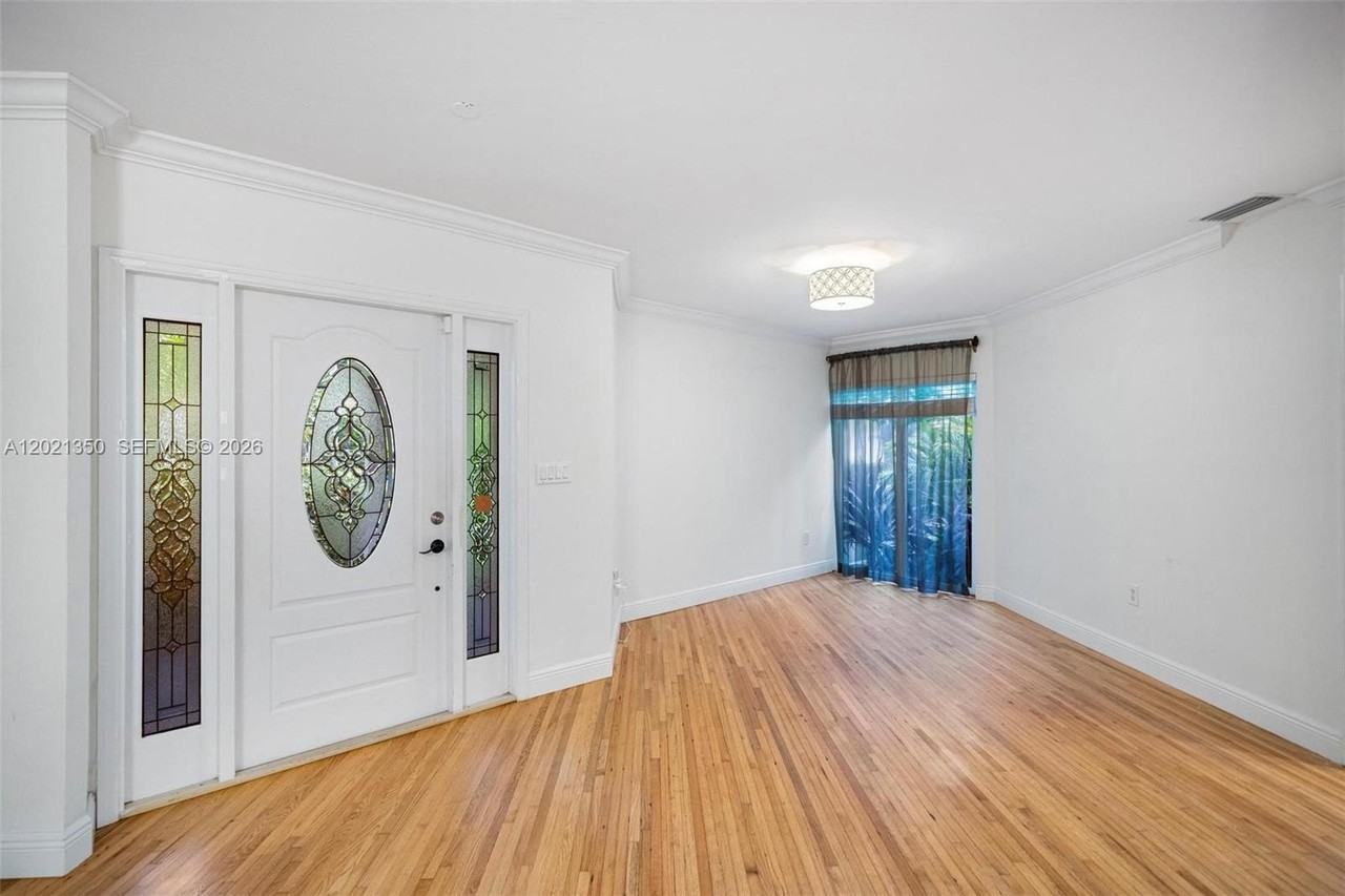648 Sevilla Ave - Photo 6 of 46