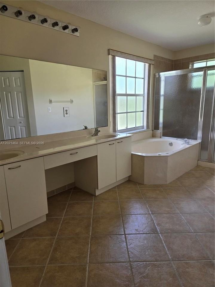 2221 Sloane Pl - Photo 4 of 4