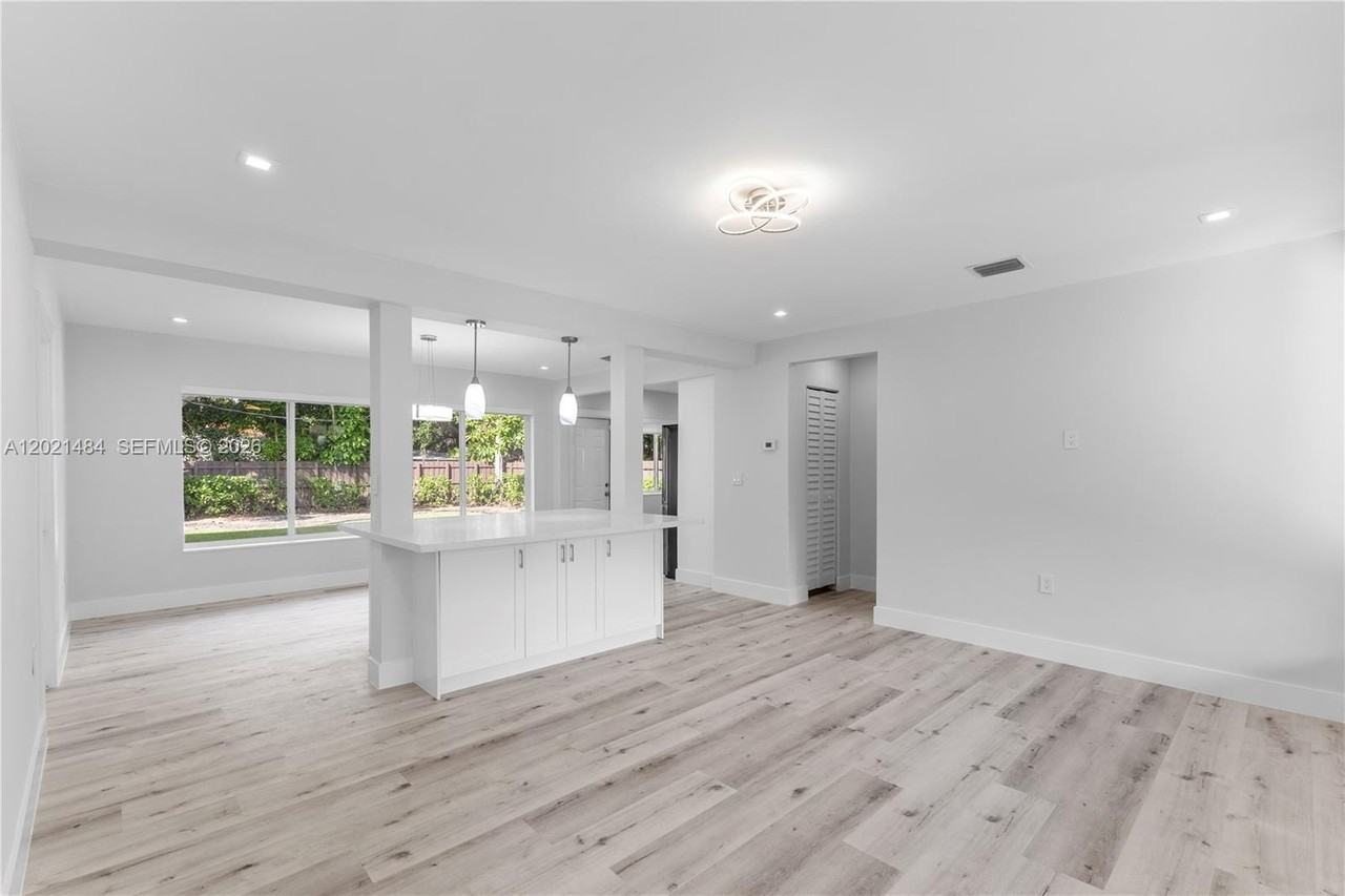 8910 Ne 9th Ct - Photo 4 of 47
