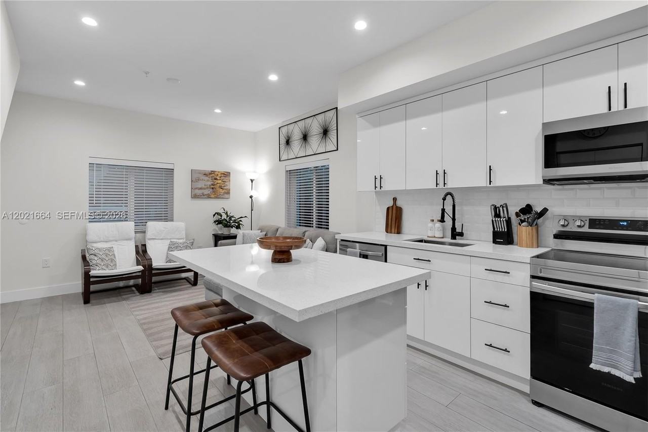 1786 Sw 9th St #1 - Photo 4 of 21