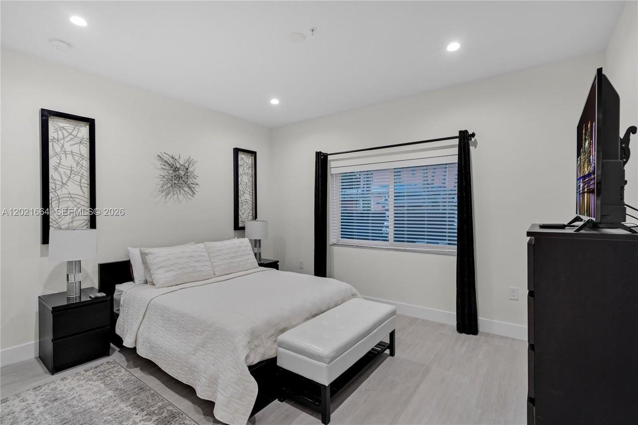 1786 Sw 9th St #1 - Photo 6 of 21