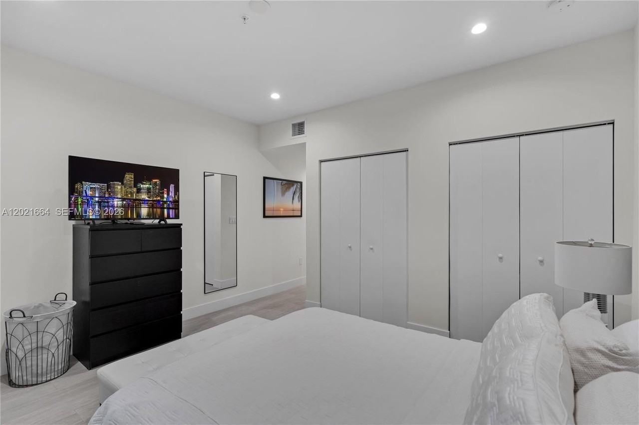 1786 Sw 9th St #1 - Photo 7 of 21