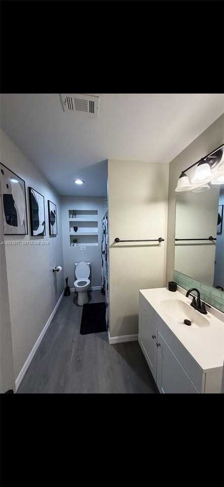 370 Hand Ave - Photo 3 of 33