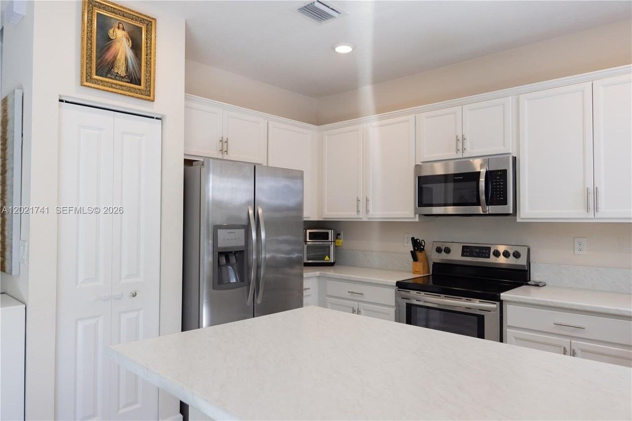 24950 Sw 114th Ave - Photo 2 of 38