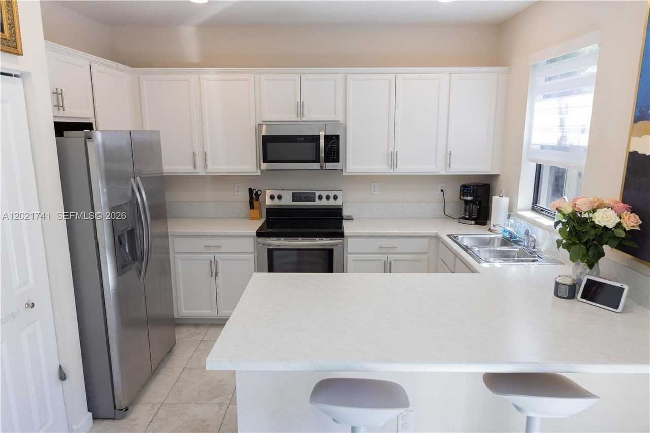 24950 Sw 114th Ave - Photo 3 of 38