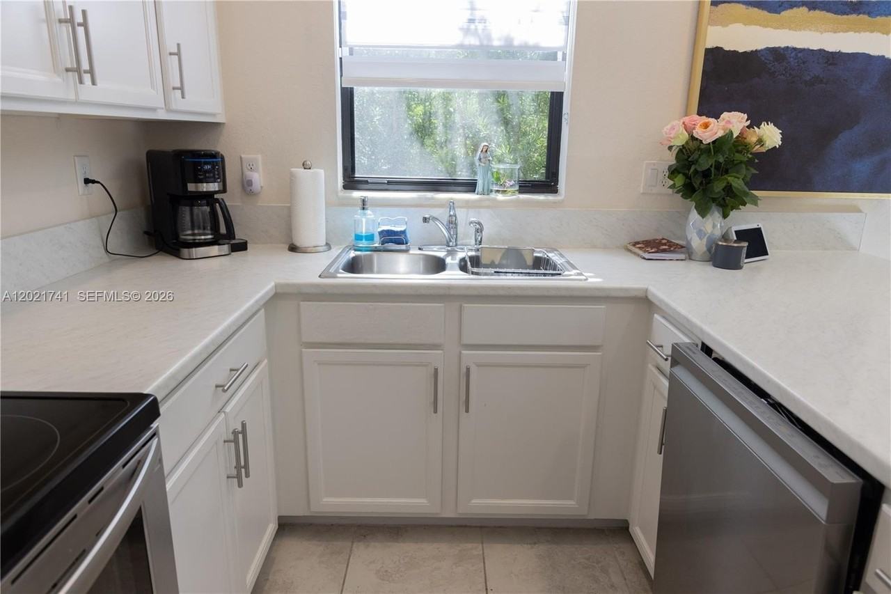 24950 Sw 114th Ave - Photo 5 of 38