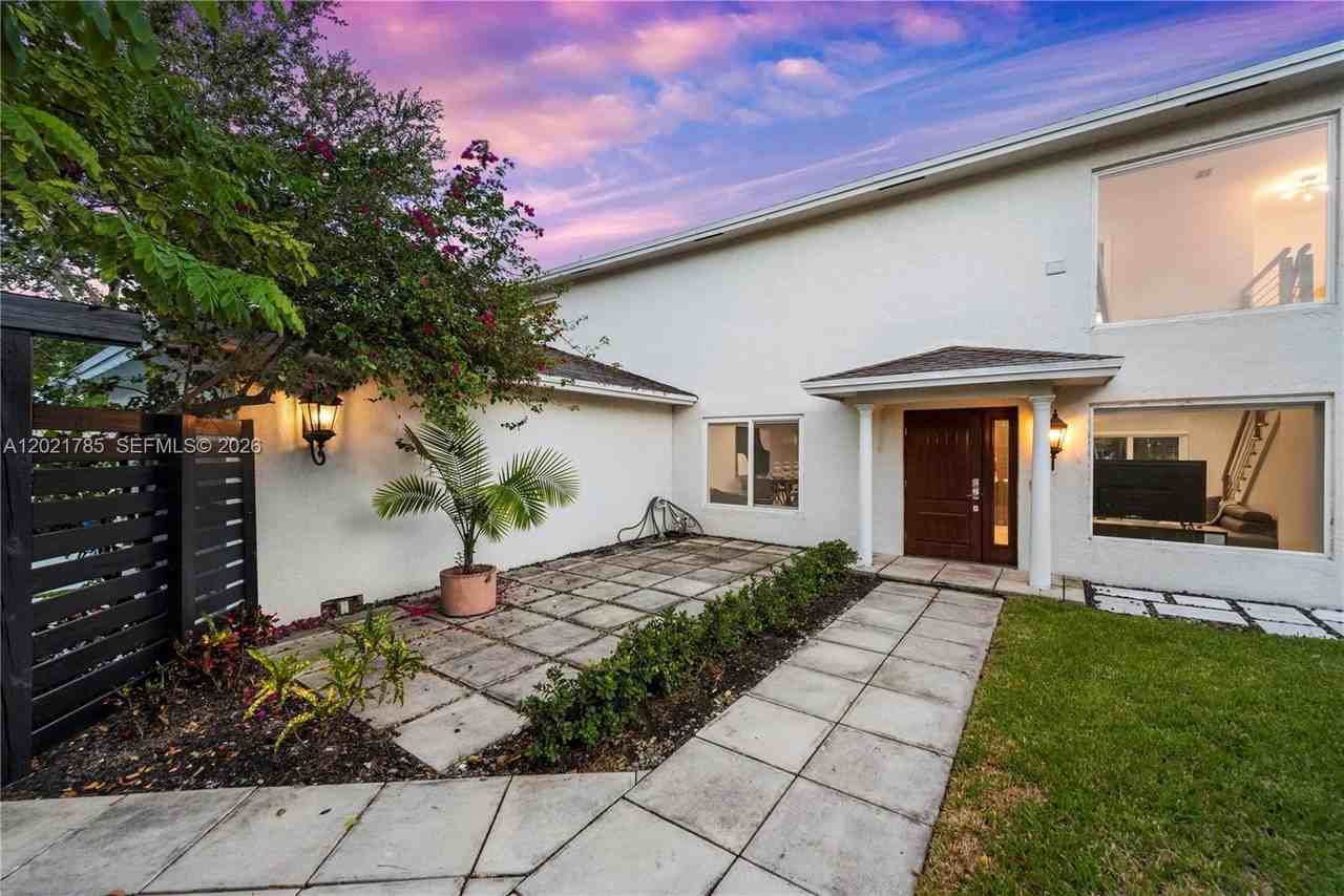 1617 Sw 17th Ave - Photo 2 of 35