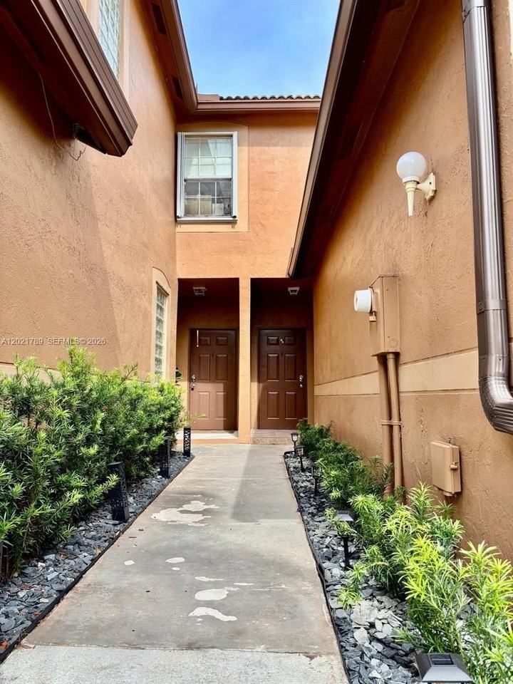1498 Barcelona Way #3-21 - Photo 7 of 50