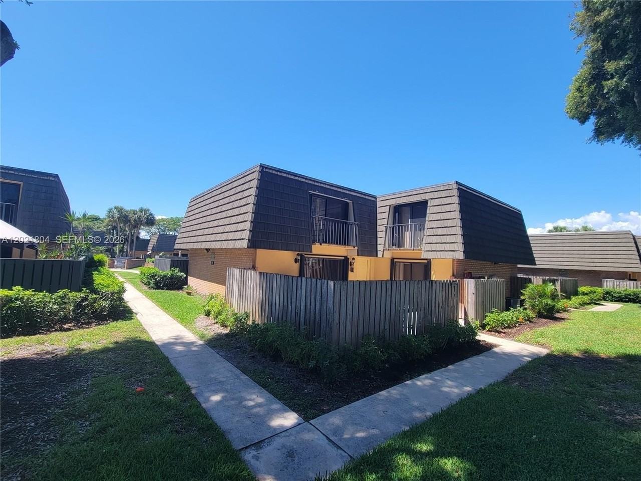 3227 32nd Way #3227 - Photo 3 of 42