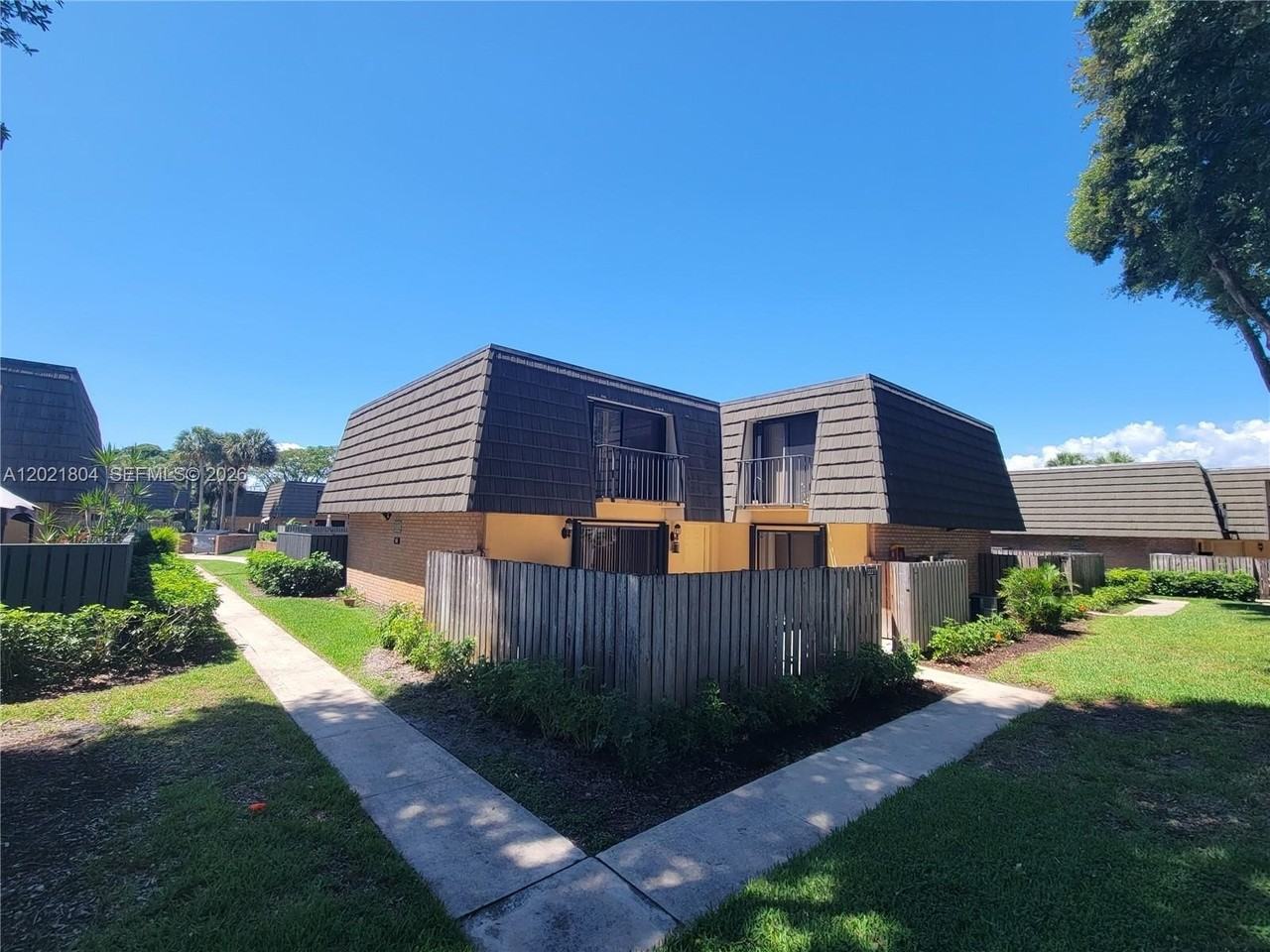 3227 32nd Way #3227 - Photo 4 of 42