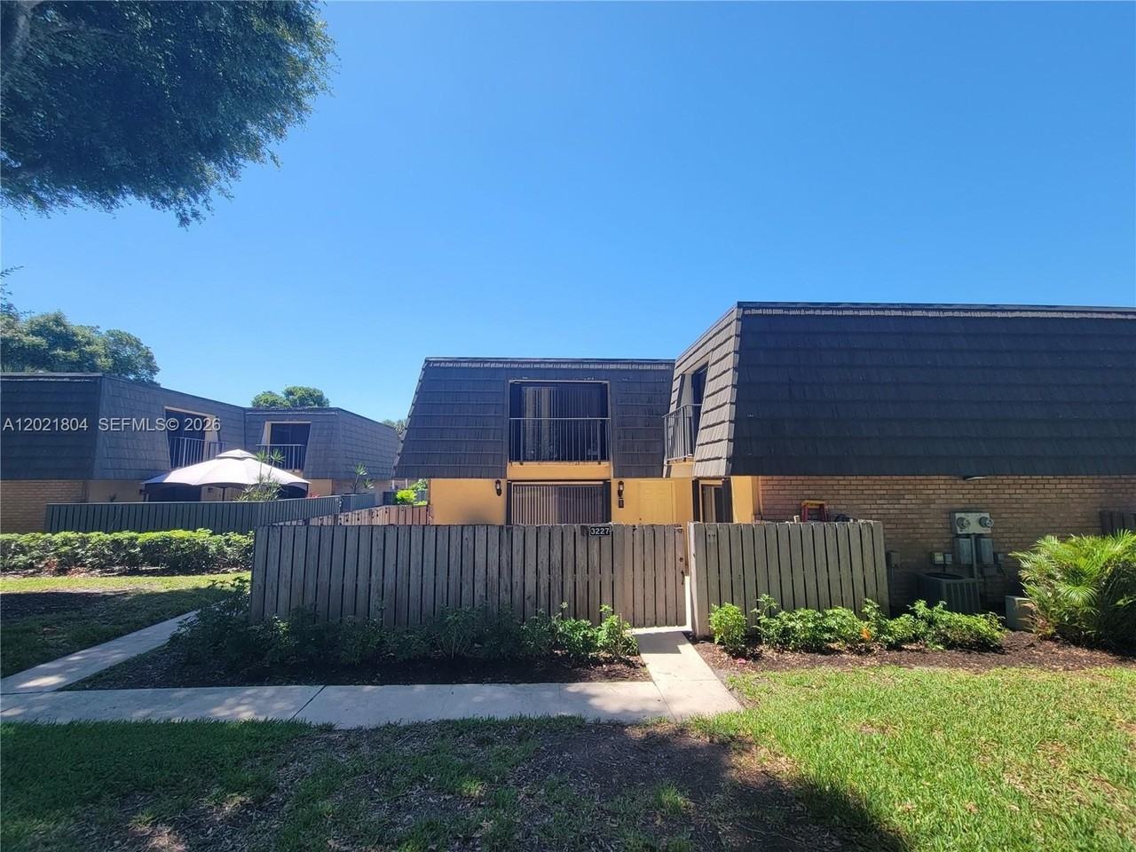3227 32nd Way #3227 - Photo 5 of 42