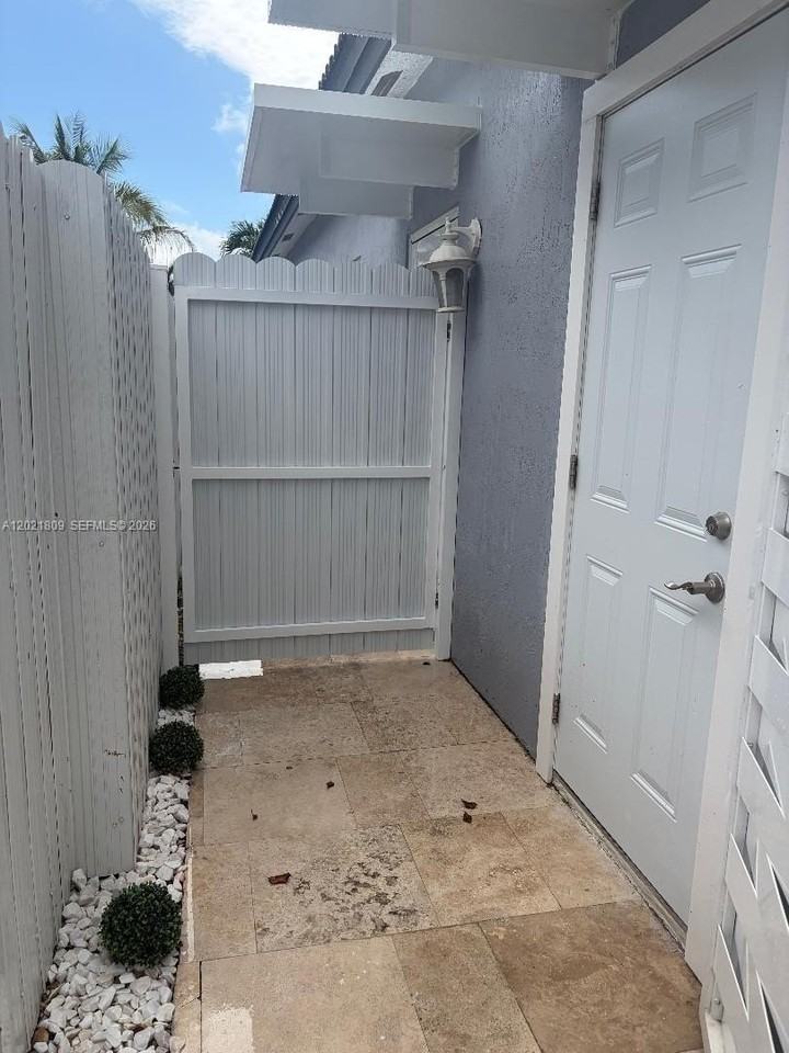 6803 Sw 158th Ave #REAR - Photo 2 of 6