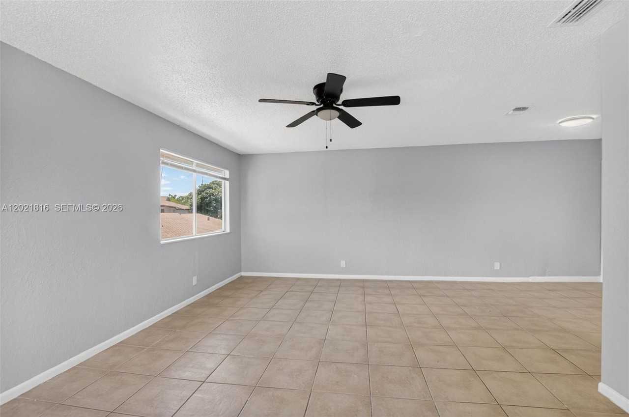 2201 Catherine Dr #3 - Photo 6 of 29
