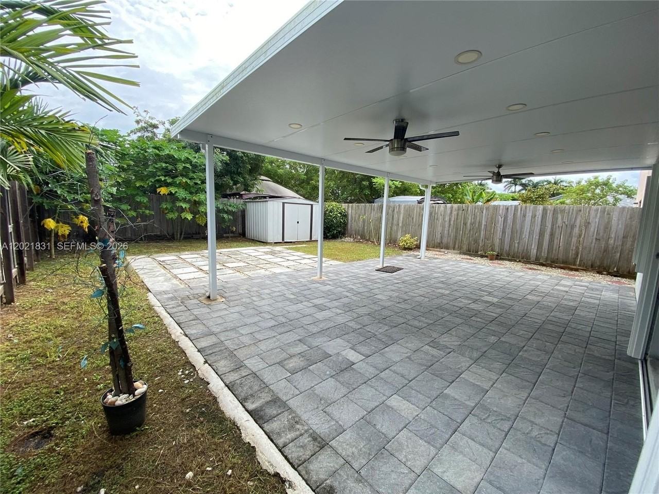 273 Se 31st Ave - Photo 3 of 5